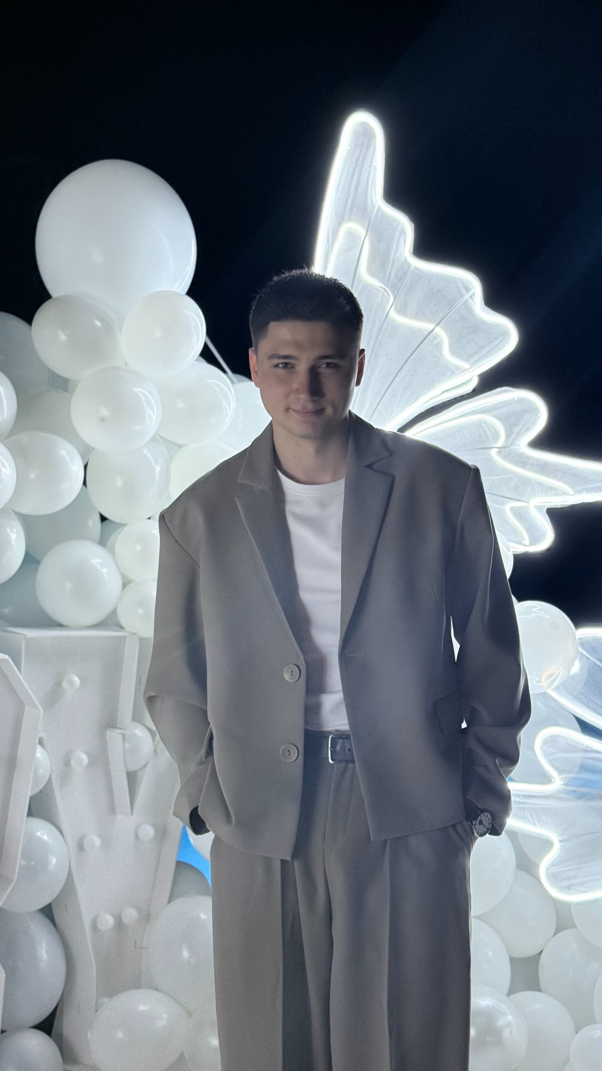 Ведучий на заході